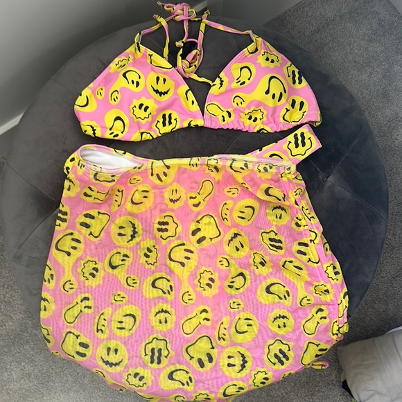 SHEIN Other - SHEIN Happy Face 3 Piece Swim Set with Skirt